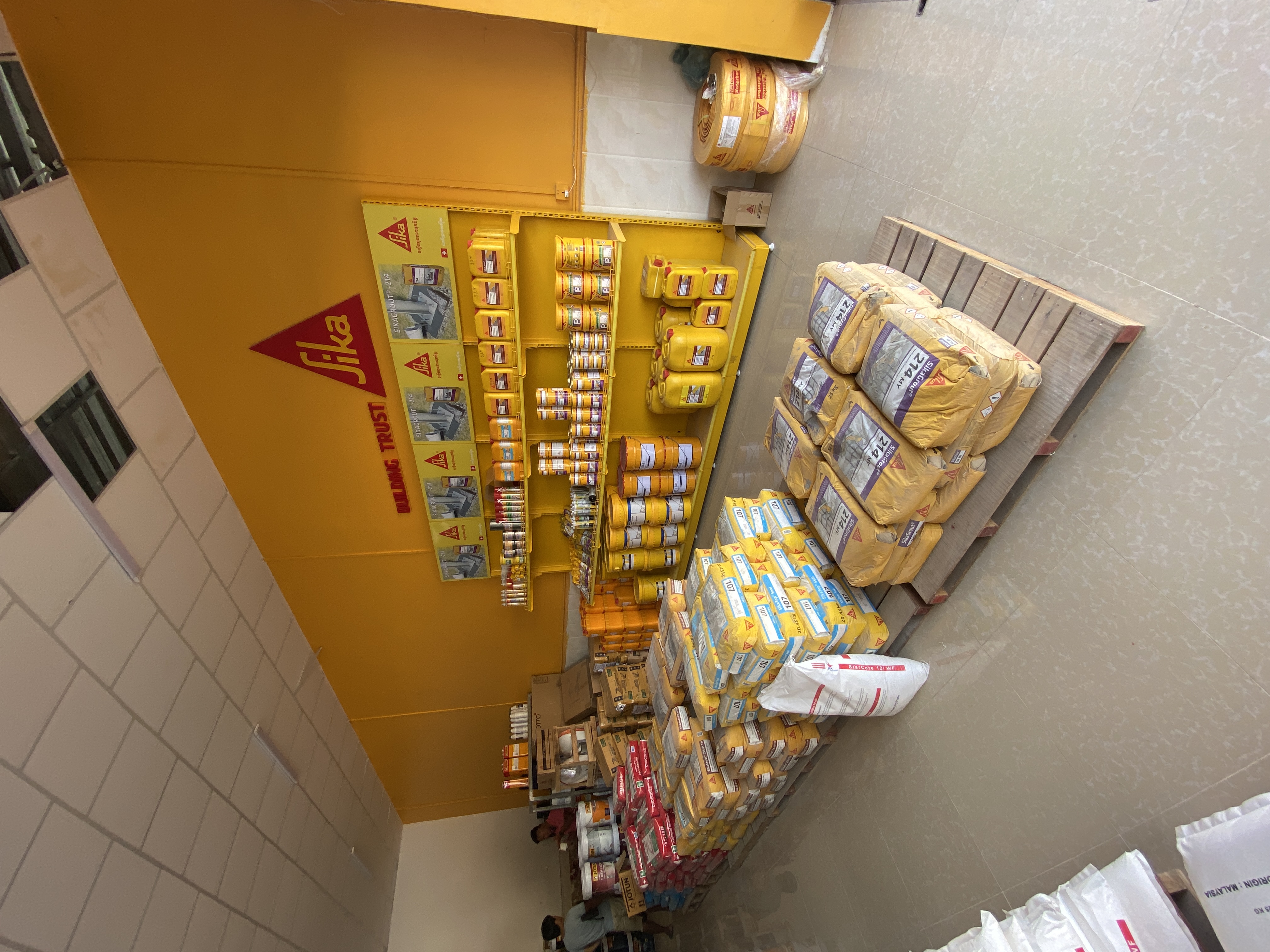 How to decorate my shop?